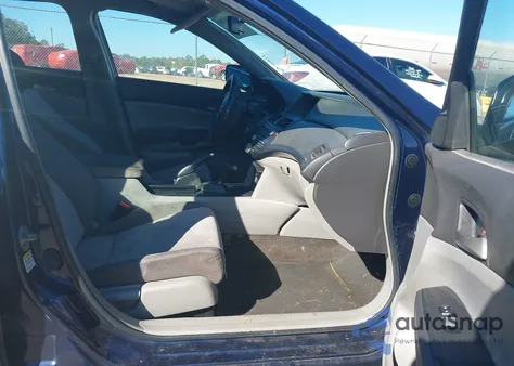 2008 Honda Accord 2.4 Lx z USA, uszkodzony, nr VIN 1HGCP26318A035661